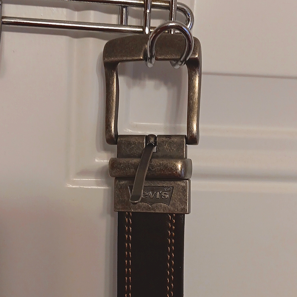 Mens Levi Dark Brown Leather Belt Sz. 30-32